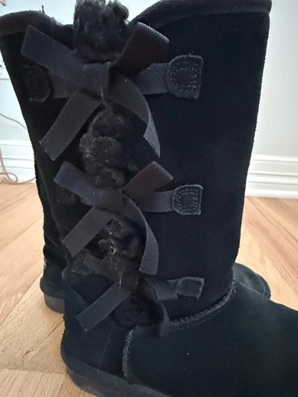 Koolaburra by Ugg Black Suede Tall Heel-Trim Bow Back Boots girls sz 4